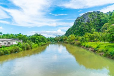 Vang Vieng, Laos nehirde Nam şarkı