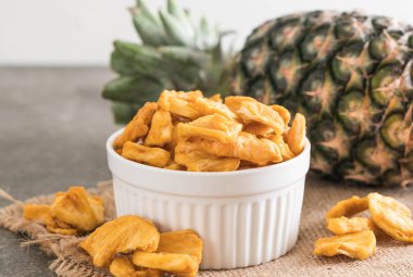 kurutulmuş ananas gevrek cipsi