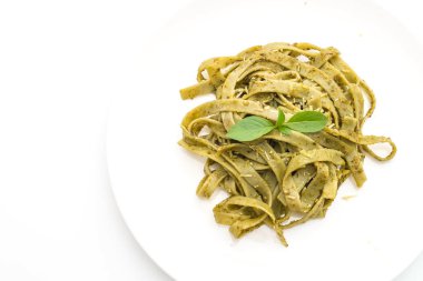 ıspanak fettuccine plaka üzerinde