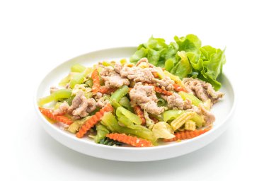 Tavada kızartılmış Shanghai Noodle domuz eti ile