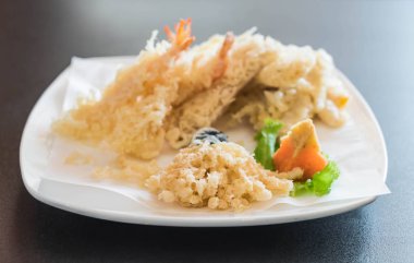 kızarmış karides (tempura)