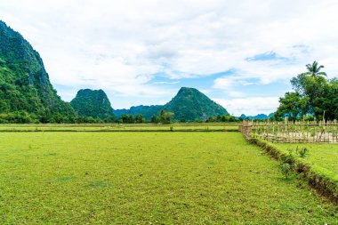  Vang Vieng alanlarda eski ev