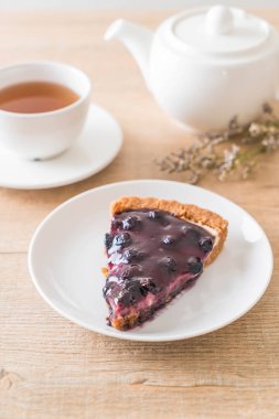 böğürtlenli turta çay ile