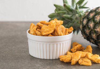 kurutulmuş ananas gevrek cipsi