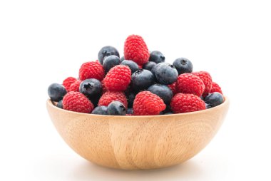 taze yaban mersini ve rasberry beyaz