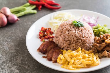 Pirinç ve karides ezmesi.