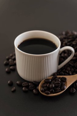 Kahve fincanı ve fasulye