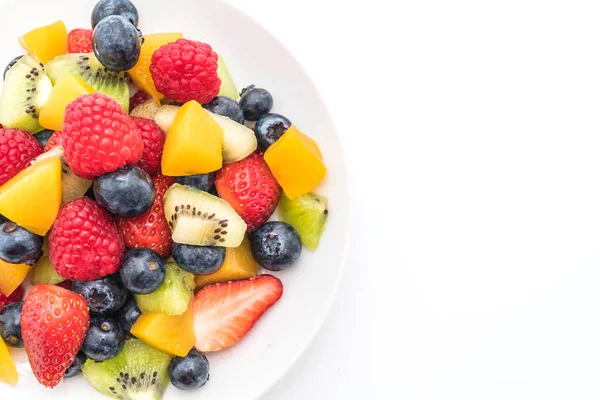 Blandad färsk frukt (jordgubbar, hallon, blåbär, kiwi, mang — Stockfoto