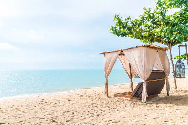 Sahilde güzel pavilion