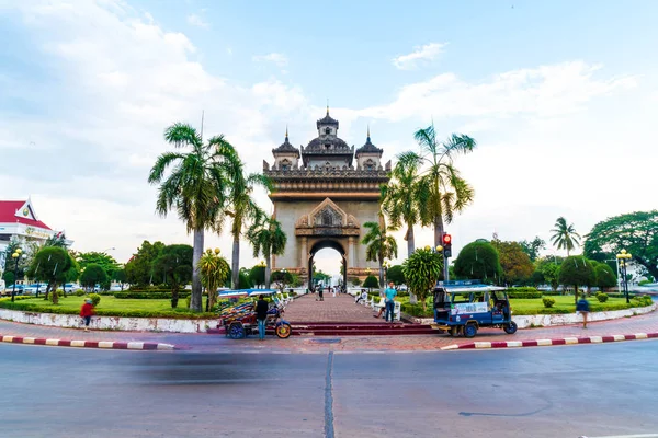 Vientiane, Laos - maj 12 2017: Patuxay Monument i Vientiane, L — Stockfoto