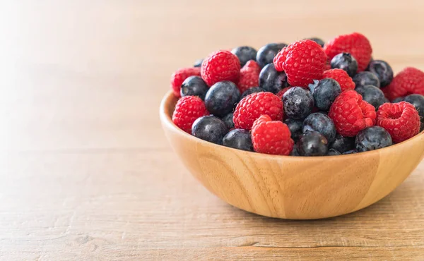 taze yaban mersini ve rasberry 