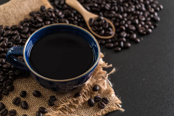 Kahve fincanı ve fasulye