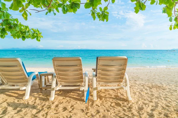 Güzel lüks şemsiye ve plaj sandalye