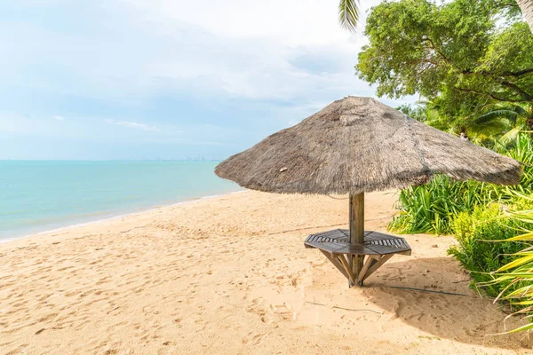 Sahilde güzel pavilion