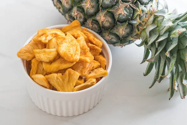 Getrocknete Ananas knusprige Chips — Stockfoto