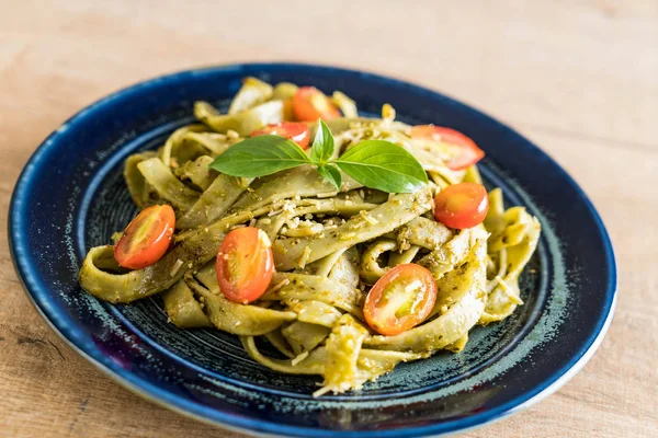 ıspanak fettuccine domates ile