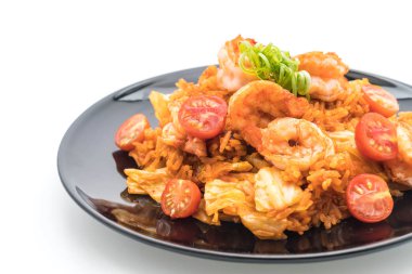 Kore baharatlı sos ve karides kızarmış pilav