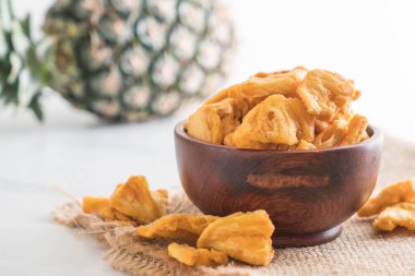 kurutulmuş ananas gevrek cipsi