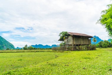  Vang Vieng alanlarda eski ev