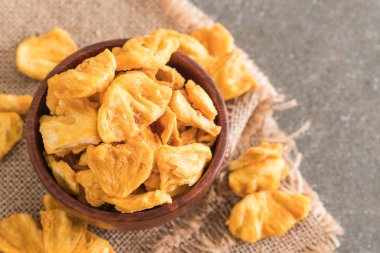 kurutulmuş ananas gevrek cipsi