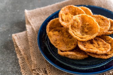 kurutulmuş rendelenmiş domuz etinin pirinç kraker