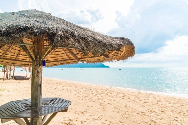 Sahilde güzel pavilion