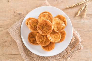 kurutulmuş rendelenmiş domuz etinin pirinç kraker