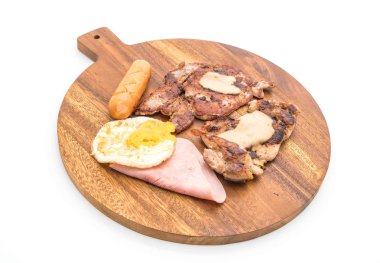 ahşap plaka üzerinde ızgara biftek mix