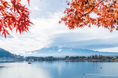 Dağ Fuji San ile bulutlu 