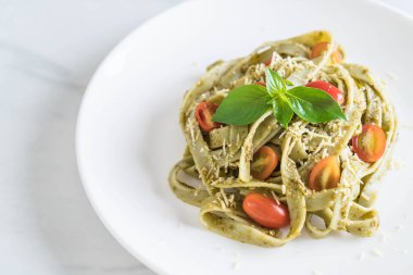 ıspanak fettuccine domates ile