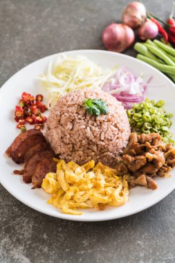 Pirinç ve karides ezmesi.