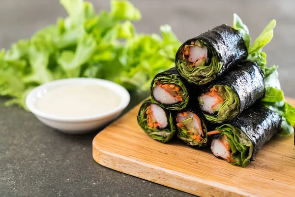 Yosun Salata rulo Yengeç sopa ile