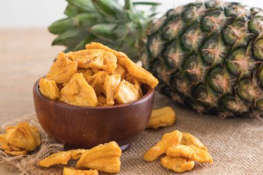 kurutulmuş ananas gevrek cipsi