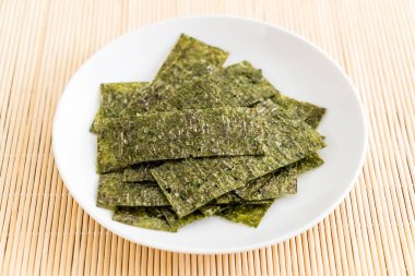 plaka üzerinde kurutulmuş yosun