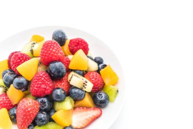 karışık taze meyve (çilek, ahududu, yaban mersini, kivi, mang