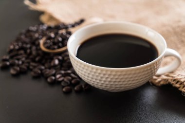 Kahve fincanı ve fasulye