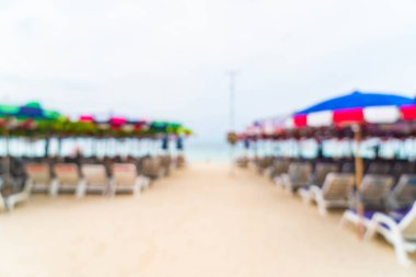 bulanıklık güzel lüks şemsiye ve sandalye deniz ve bea