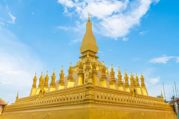 Krásná architektura v Pha že Luang, Vientiane, Laos. — Stock fotografie