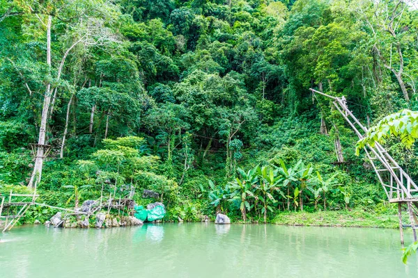 Lagoa Azul em vang vieng, laos