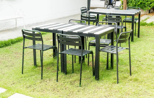 boş açık veranda sandalye