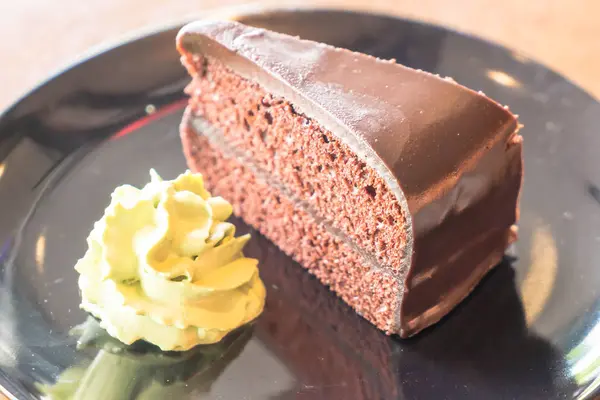 yeşil çay ile çikolatalı kek krem şanti