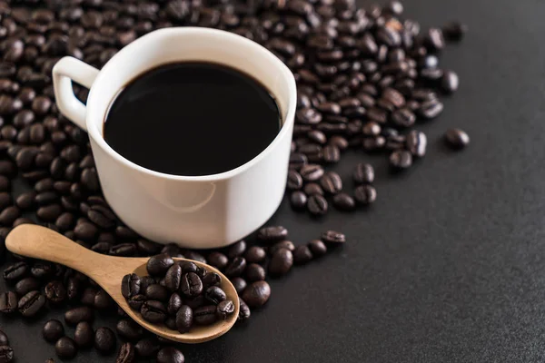 Kahve fincanı ve fasulye