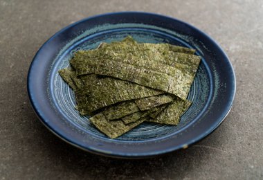 plaka üzerinde kurutulmuş yosun