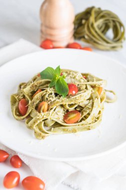 ıspanak fettuccine domates ile