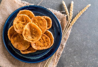 kurutulmuş rendelenmiş domuz etinin pirinç kraker