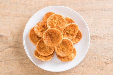 kurutulmuş rendelenmiş domuz etinin pirinç kraker