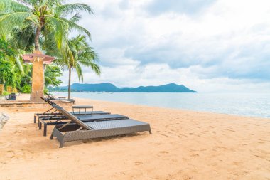 Güzel tropikal okyanus ya da deniz ve kum plaj 