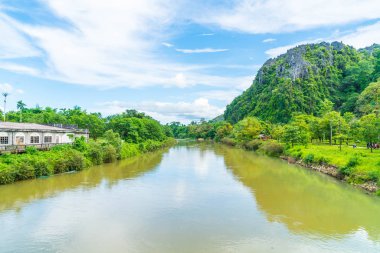Vang Vieng, Laos nehirde Nam şarkı