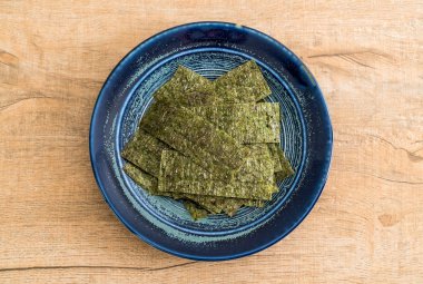 plaka üzerinde kurutulmuş yosun