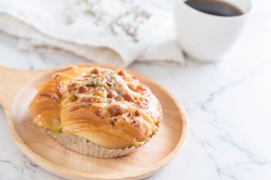 jambon salata ve kurutulmuş domuz topuz